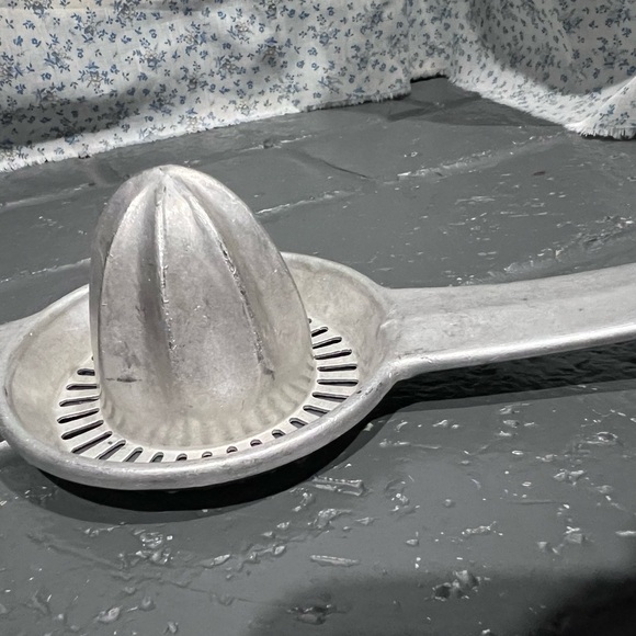 Vintage Foley Silver Metal Citrus Juicer - Picture 3 of 3